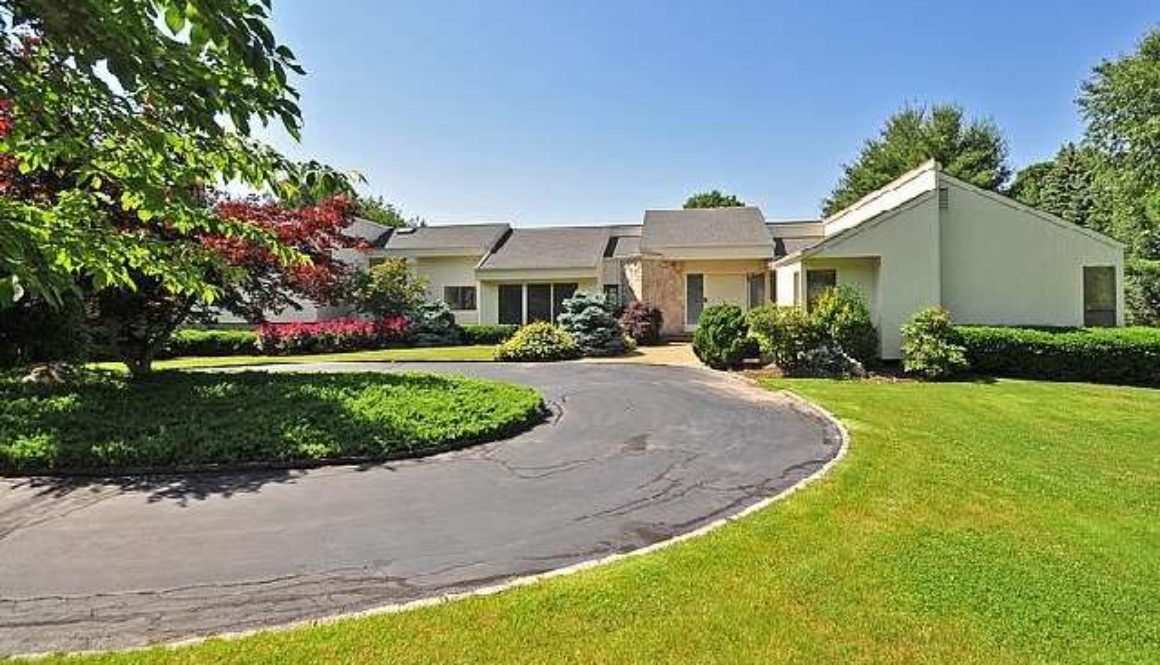 6 Meadowlark Ln, Oyster Bay Cove, NY